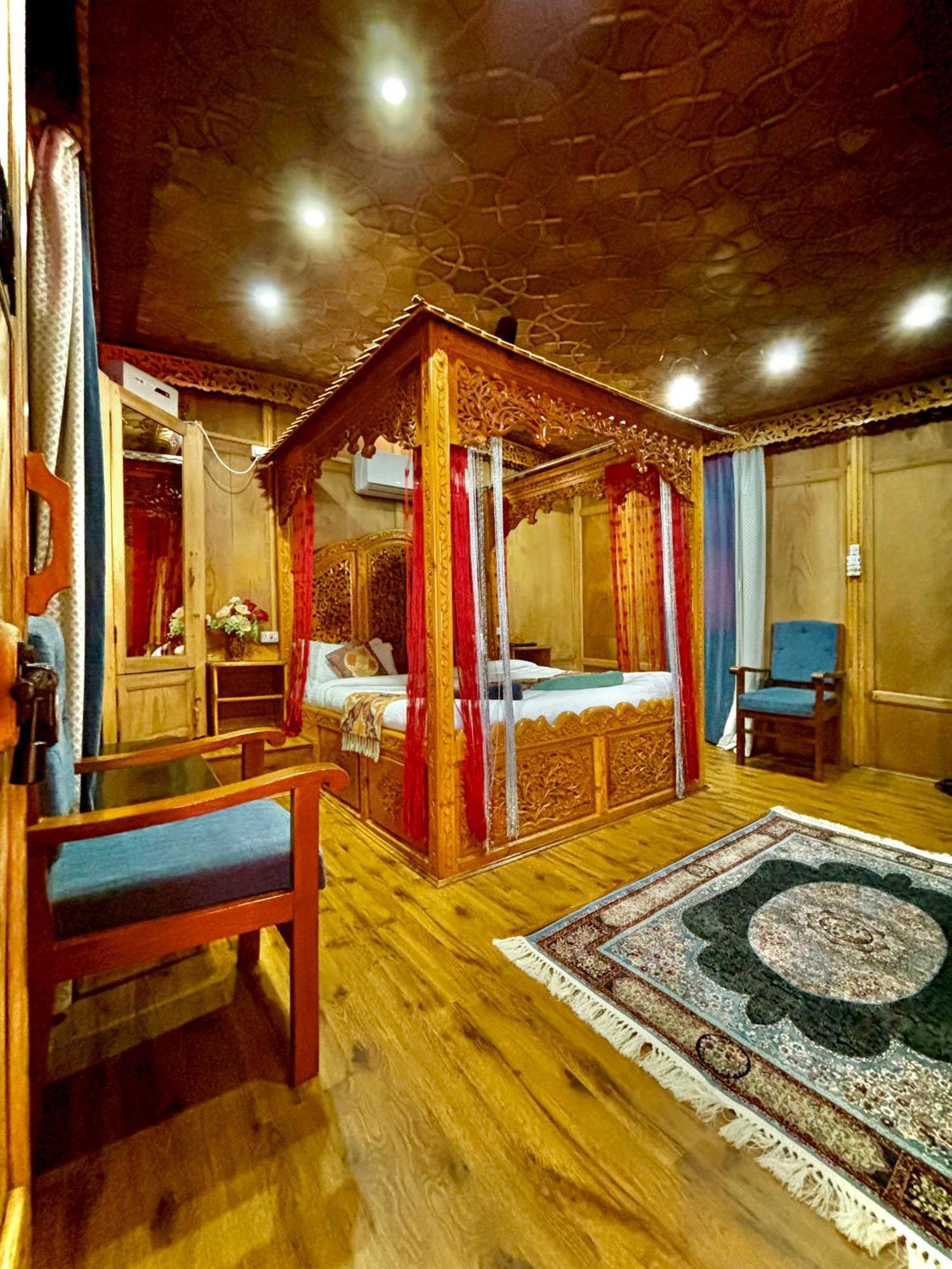 The Badyari Palace Houseboats Srinagar  Ngoại thất bức ảnh